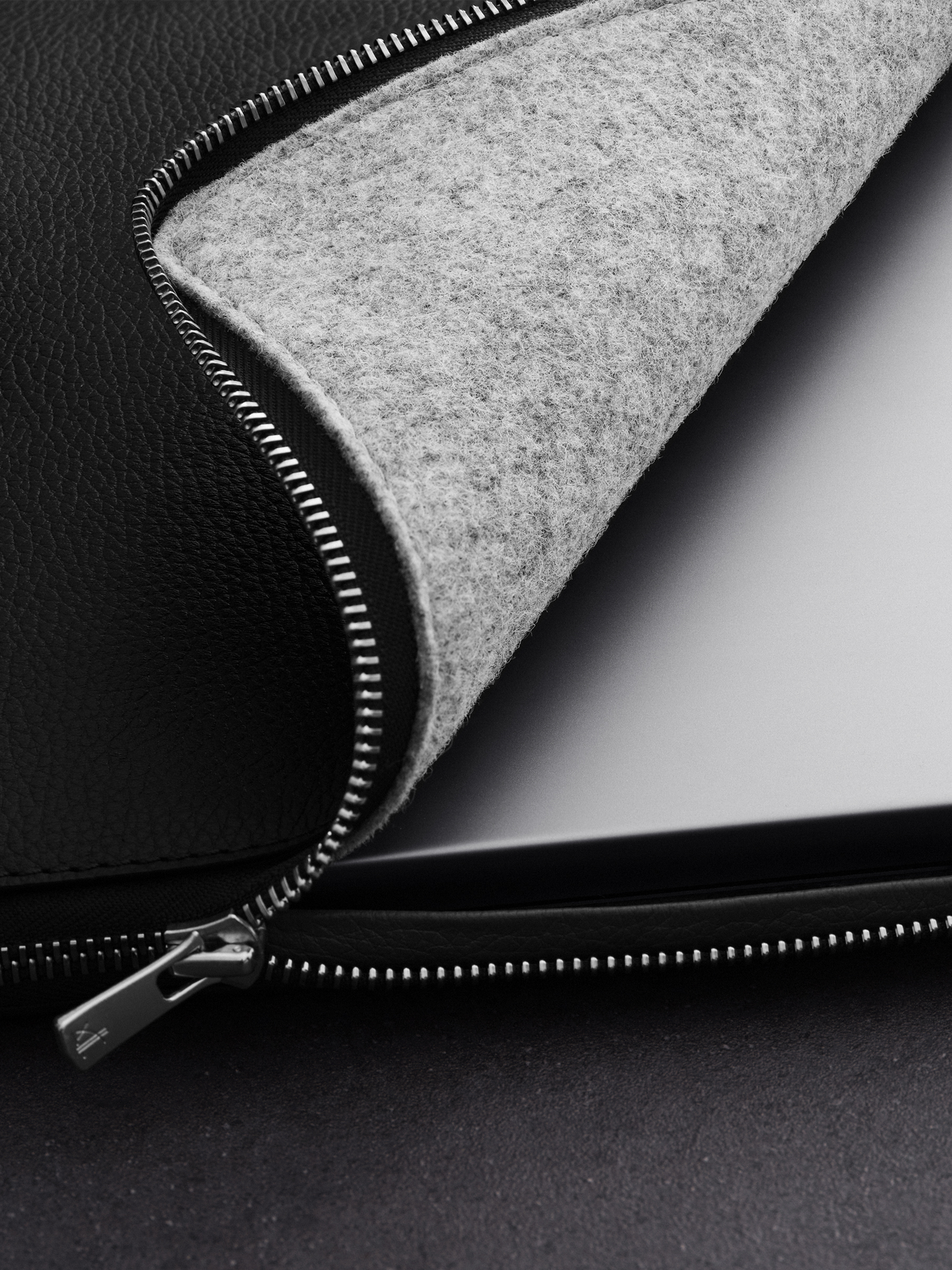 Woolnut Leather Folio for 13" MacBook Air & 14" MacBook Pro - Black