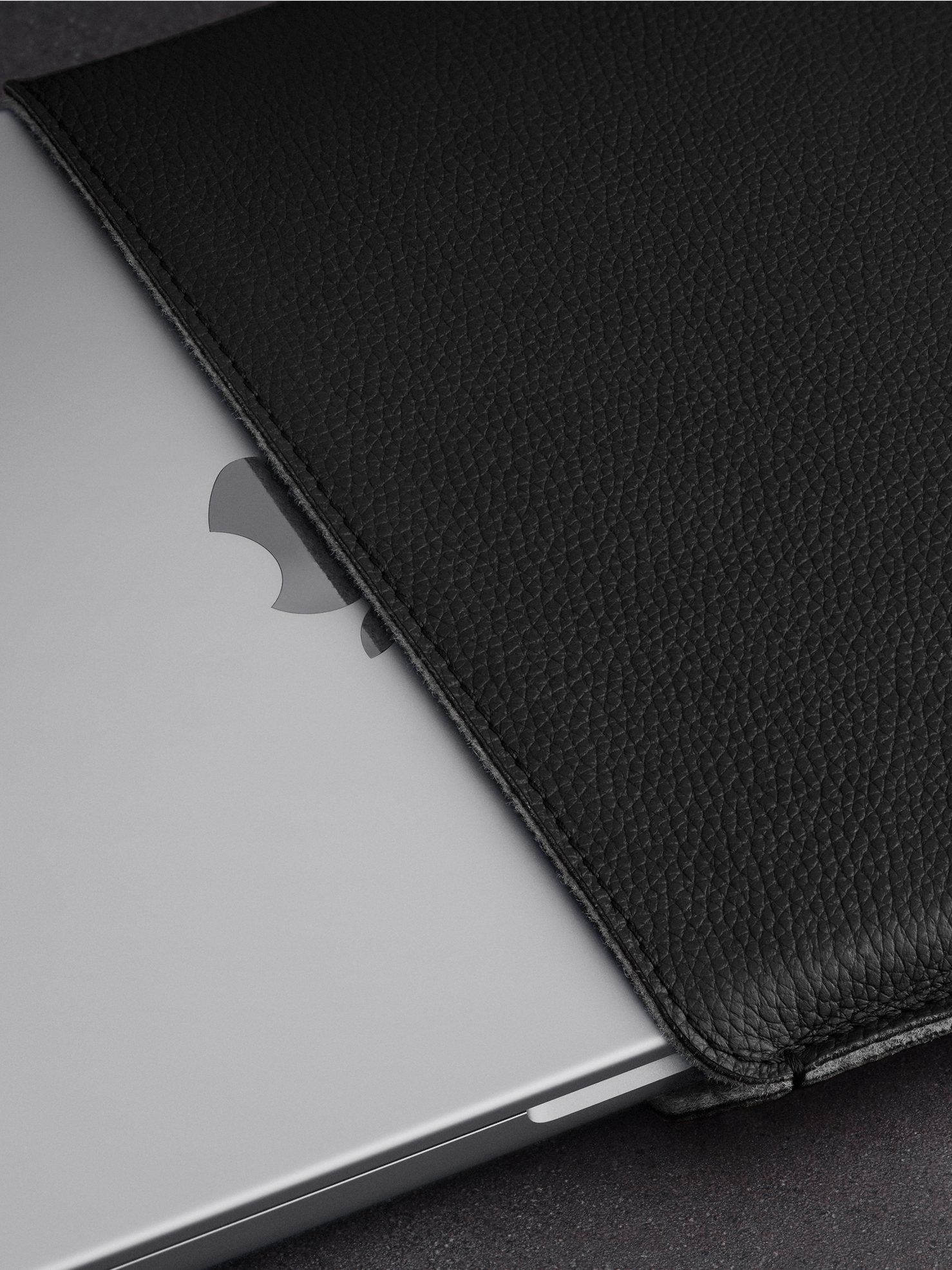 Woolnut Leather Sleeve for 16-inch MacBook Pro - Black