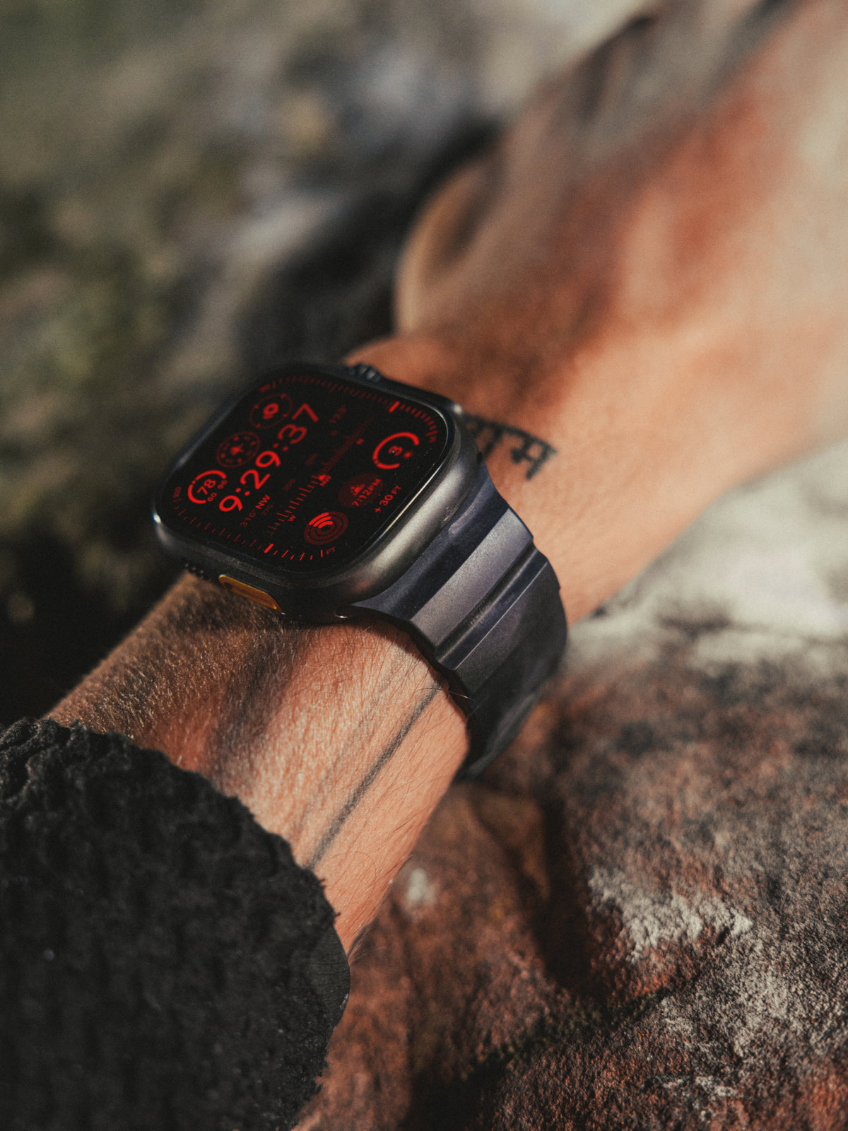 Nomad Rocky Point Band V2 - 46/49mm - Black Hardware - Carbon Black